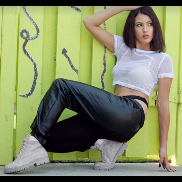 New arrivals 🔥Women's Iridescent rhinestone boot - Picture 6 of 8